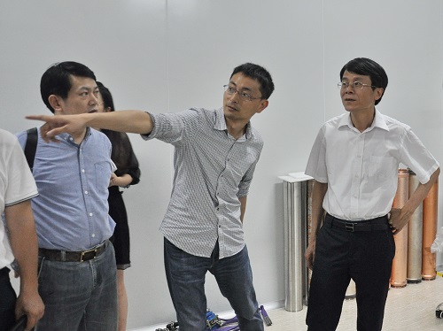 黄晓舟一行调研创新创业园企业